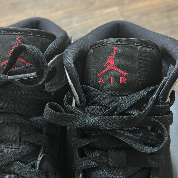 SOLD!! SIZE 7 Youth AIR JORDAN MID (GS) - Picture 5 of 7